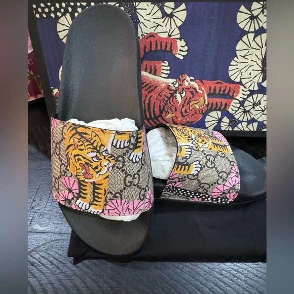 🐯Gucci Tiger Sandals 🐯 - Picture 4 of 9
